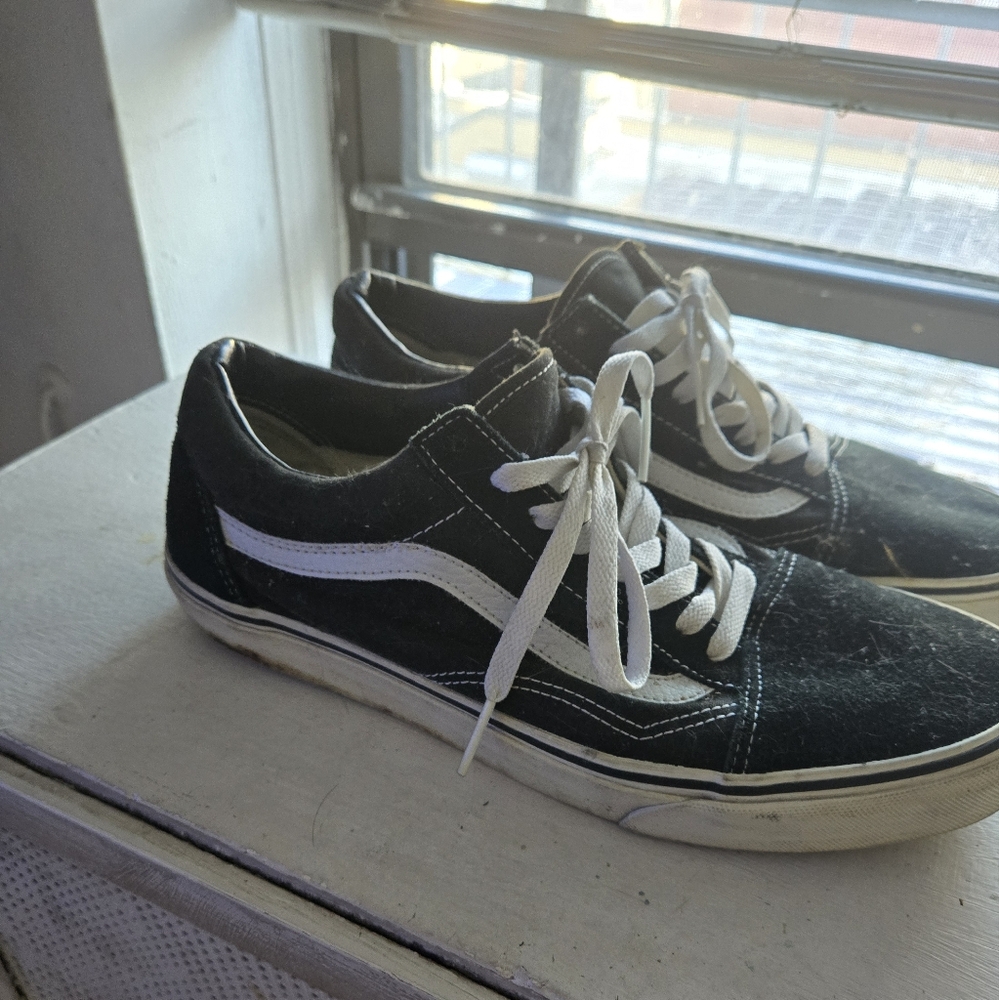 4 pairs of men's sneakers. Size 10